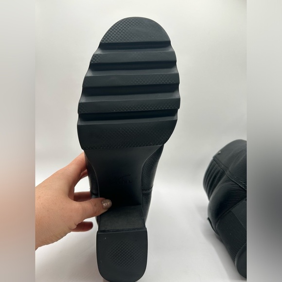 Sorel Women's Black Danica Leather Zip Block Heel Ankle Bootie Sz 10 - Picture 9 of 13